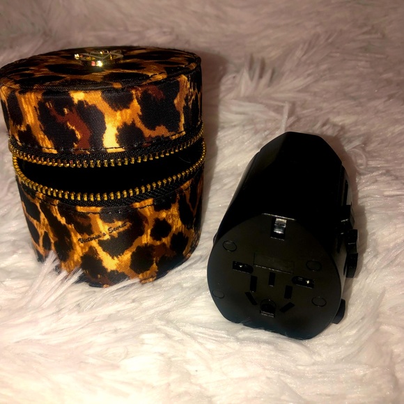 Universal Travel Charger by Victoria’s Secret in super cute leopard print case. - Picture 5 of 6